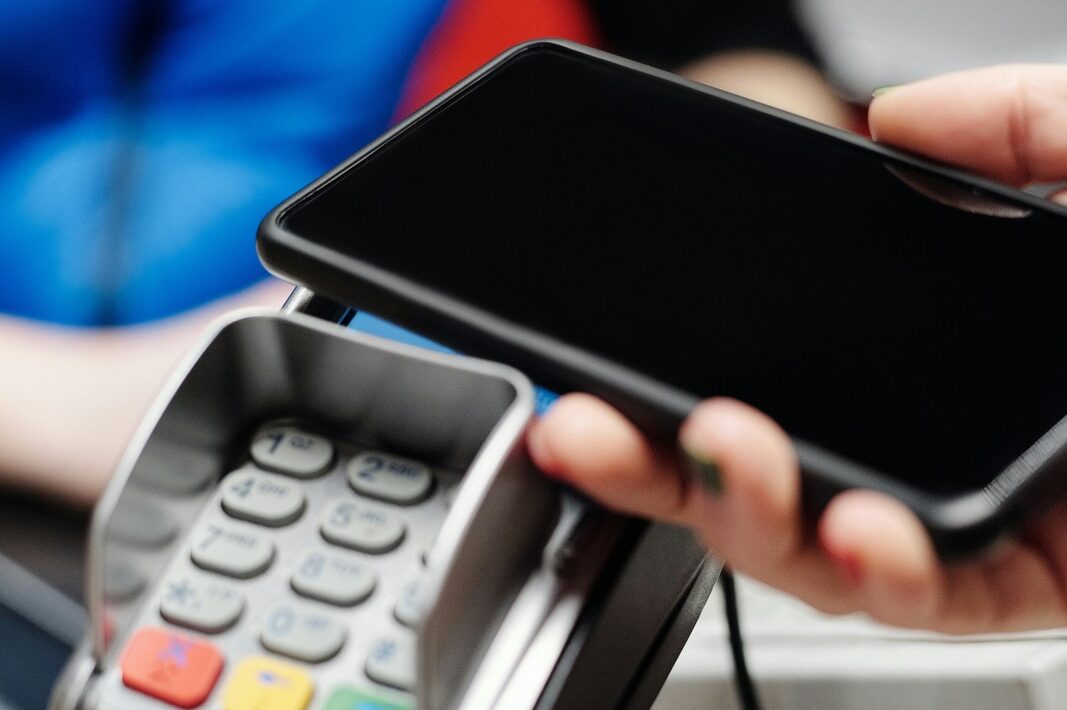 Integrácia platobných brán a prepravných služieb: Jednoduchý návod