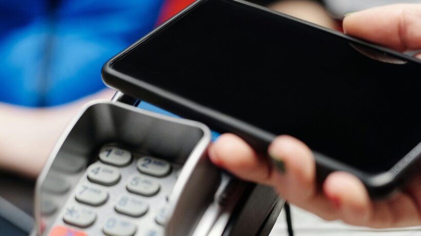 Integrácia platobných brán a prepravných služieb: Jednoduchý návod