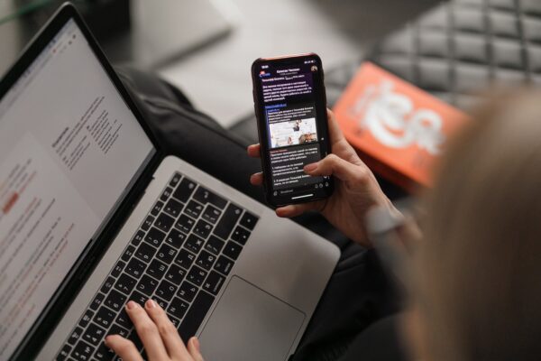 Evolúcia autentifikácie: Komparácia silných hesiel a bezheslovej technológie Passkeys