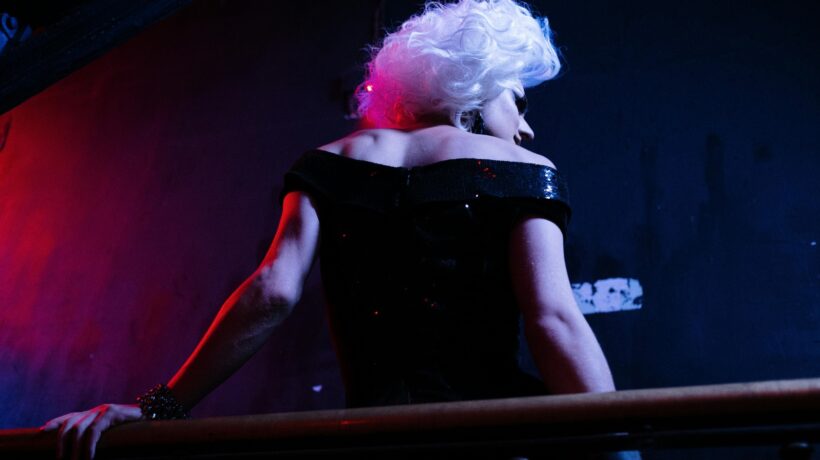 Nelegálne obchodovanie so zbraňami: Detekcia digitálnych sietí a šírenie návodov