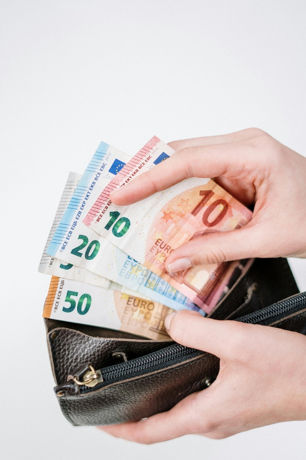 Minimalizácia halucinácií: Jasné obmedzenia v texte