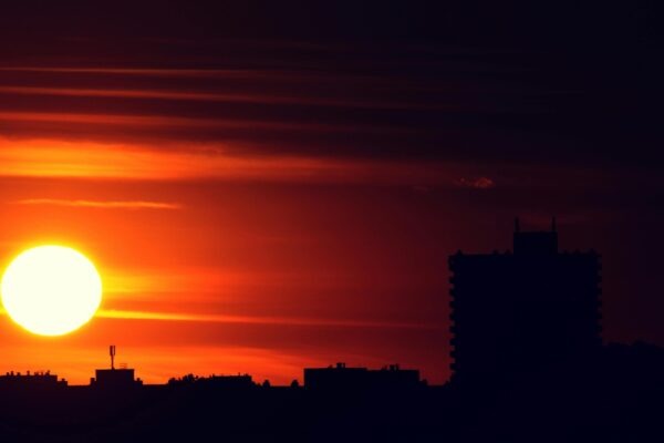 Mobilní sítě (LTE, 4G, 5G): Standardy a technologie přenosu