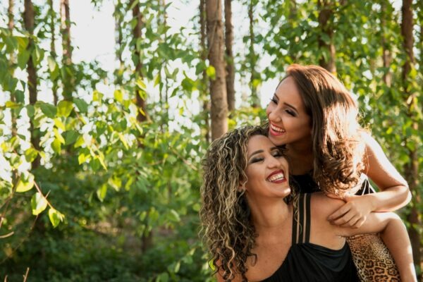 Online rasizmus a etnické napätia: Analýza šírenia a vplyvu nenávistného obsahu