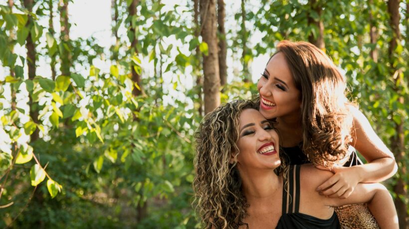 Online rasizmus a etnické napätia: Analýza šírenia a vplyvu nenávistného obsahu