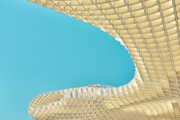 Budoucnost datových center v éře cloudu: Hybridní modely a edge computing