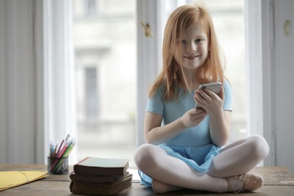 SIM karty, eSIM a identifikace zařízení: Správa identity