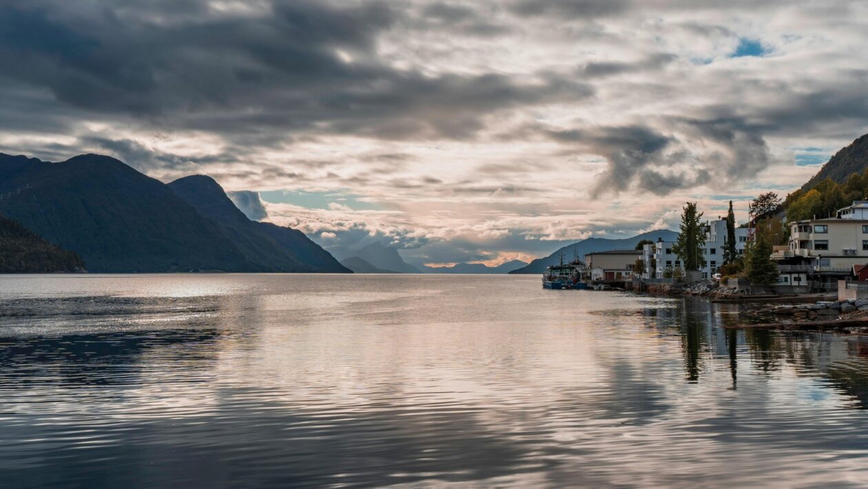 Metodiky riadenia IT projektov: Komparácia Waterfall, Agile a Scrum